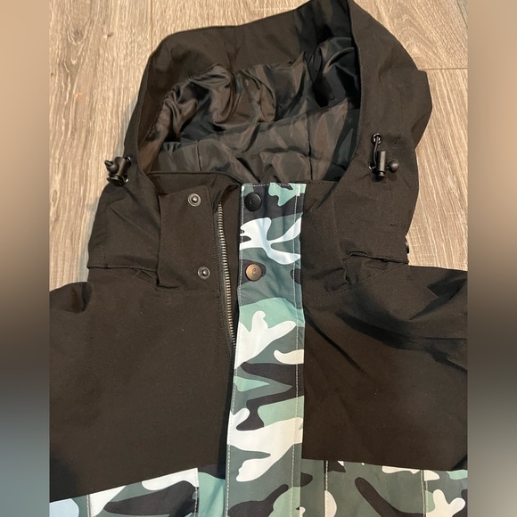 Men’s Snowboarding Jacket - Picture 3 of 4